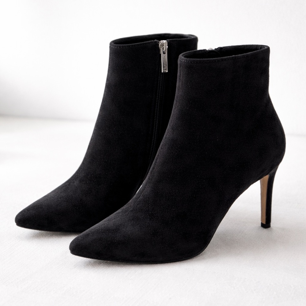 Steve Madden Black Suede Pointed-Toe Ankle Boots – Size 7